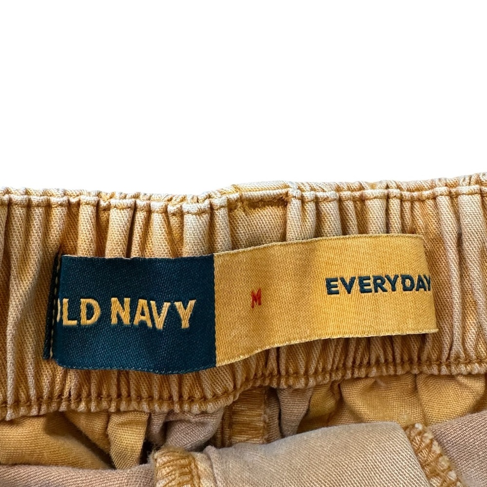 Old Navy Everyday Chino Roll Cuff Shorts - Picture 4 of 5